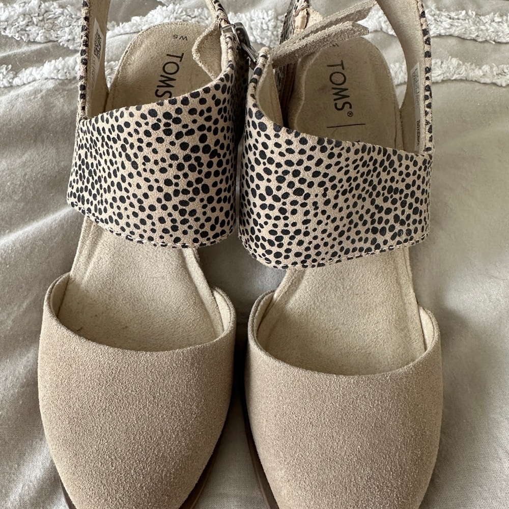TOMS Women's Beige and Black Sandals